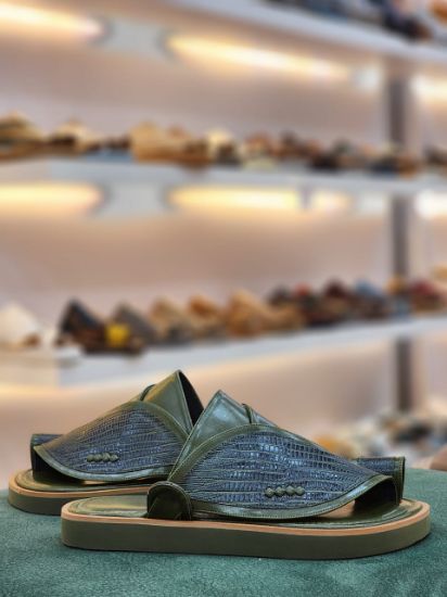 صورة شرقي اكس مطرز